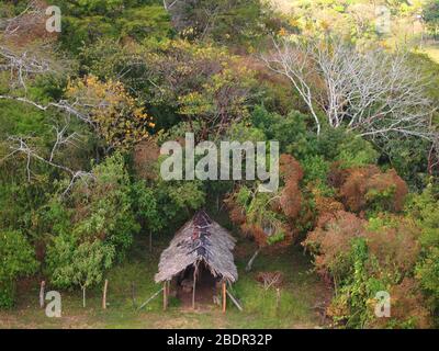 Campi e foreste vicino al sito archeologico di Toniná in Chiapas, Messico meridionale Foto Stock