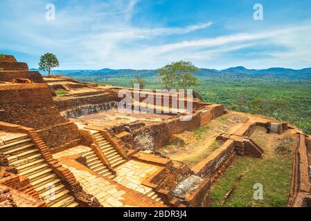 Scenario dalla cima della roccia del leone Sigiriya in sri lanka Foto Stock