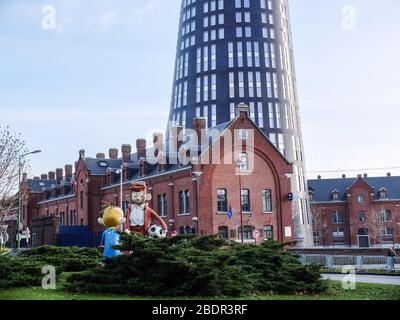 Torre blu, stazione di polizia nella zona della polizia, vicino alla rotonda di Spirou e alle vecchie caserme Defeld Foto Stock