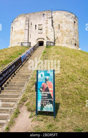 Cliffords Tower, York, Yorkshire, Inghilterra. REGNO UNITO Foto Stock