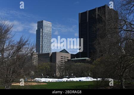 Un ospedale temporaneo costruito da Mt. Sinai Hospital e Samaritan's Purseon sul prato East Meadow nel Central Park. L'ospedale sarà dotato di 6 Foto Stock