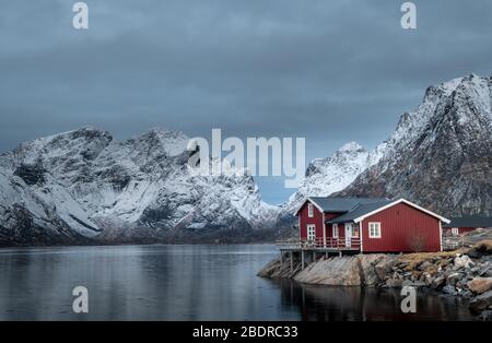 Hamnoy villaggio di pescatori in inverno a Lofoten Island, Norvegia Foto Stock