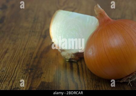 Cipolla biologica dal giardino valenciano Spagna. Foto Stock