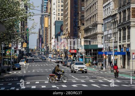 Strade tranquille nel quartiere Chelsea di New York Domenica, 5 aprile 2020. (© Richard B. Levine) Foto Stock