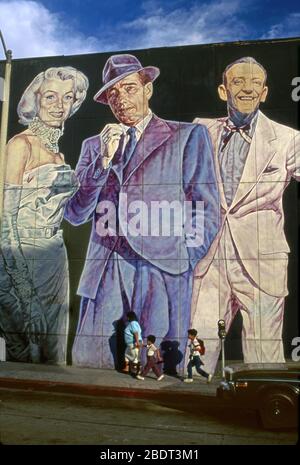 Murale di star del cinema dal titolo "Legends of Hollywood" del muralista Eloy Torrez su Hudson Street a Hollywood, California Foto Stock