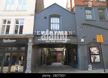 Come altri cinema, Everyman Hampstead, chiuso durante la pandemia di coronavirus, nel nord di Londra, Regno Unito Foto Stock