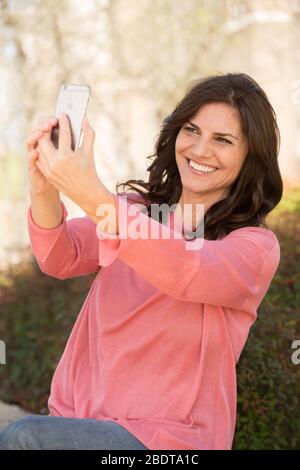 Bella donna matura sorridente. Foto Stock