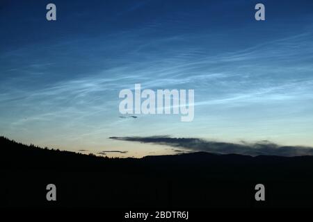 Nottilucente nuvole su Alberta Foto Stock