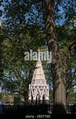 Buxton Memorial Water Fountain Neo Gothic Architecture 1 Millbank, Westminster, London SW1P 3JU di Charles Buxton Samuel Sanders Teulon Foto Stock