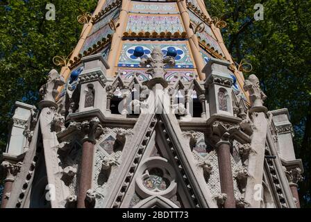 Buxton Memorial Water Fountain Neo Gothic Architecture 1 Millbank, Westminster, London SW1P 3JU di Charles Buxton Samuel Sanders Teulon Foto Stock