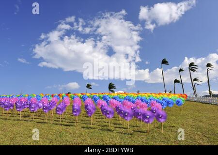 Ruota panoramica colorata nel villaggio d'arte di Sanying Taiwan Foto Stock