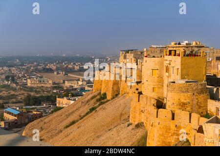 Vista della città da Jaisalmer Fort Rajasthan India Foto Stock