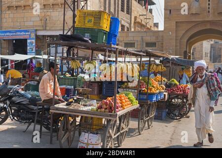 Mercato di strada Gandhi Chowk Jaisalmer, Rajasthan India Foto Stock