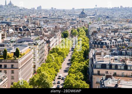 Parigi. Francia - 15 maggio 2019: Avenue de Friedland. Vista dall'Arco di Trionfo a Parigi. Francia. Foto Stock