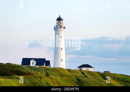 Vista mozzafiato del faro di Hirtshals in Danimarca. Fotografia di paesaggio Foto Stock