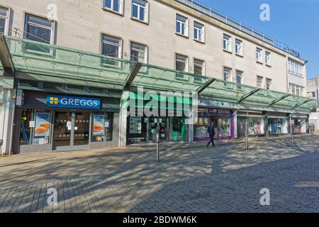 Nella foto: Negozi chiusi nel centro di Swansea, Galles, Regno Unito. Mercoledì 25 Marzo 2020 Re: Covid-19 Coronavirus pandemic, UK. Foto Stock