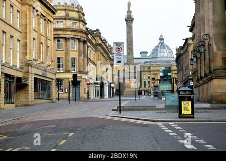 Newcastle e Gateshead centri città durante il blocco nel mese di aprile 2020 da focolaio di Corona virus Foto Stock