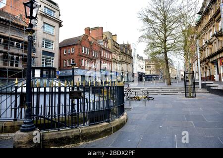 Newcastle e Gateshead centri città durante il blocco nel mese di aprile 2020 da focolaio di Corona virus Foto Stock