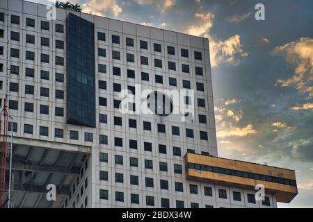 Bangkok, Thailandia 04.09.2020: L'iconico edificio degli elefanti o il Chang Building è un alto edificio a Paholyothin Road e Ratchadaphisek Road a Ba Foto Stock