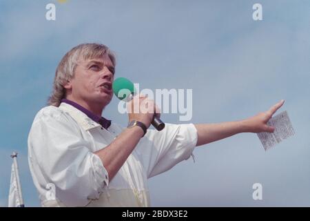 Immagine di archivio di David Icke. Fotografato al BBC radio One Roadshow a Devon negli anni '90 DJ Nicky Campbell era l'ospite Foto Stock