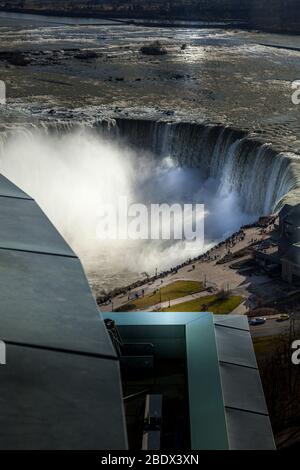 Scarpe da cavallo delle Cascate del Niagara, vista dalla cima di un edificio in Canada Foto Stock