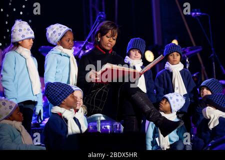 Michelle Obama legge ‚ÄúTwas la Notte prima di Natale‚Äù, 2010 Foto Stock