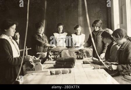 Donne produzione conchiglie, WWI, 1914, Canada Foto Stock