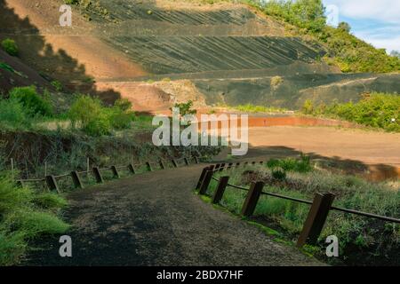 Il pittoresco cratere del vulcano Croscat (Parco Naturale Garottxa) Foto Stock