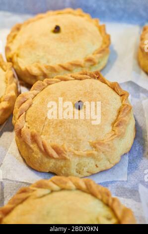 Preparare "panades" di cibo tradizionale di Maiorca Foto Stock