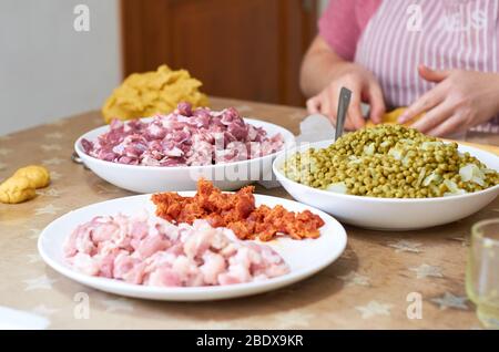 Preparare "panades" di cibo tradizionale di Maiorca Foto Stock