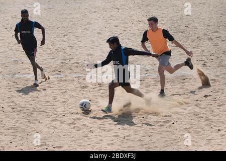 L'immagine del Tourist che gioca a calcio a Pushkar Fair, Ajmer, Rajasthan, India, asia Foto Stock