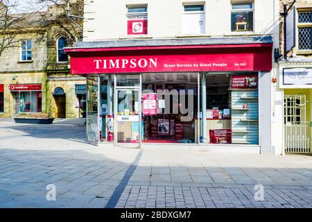 REGNO UNITO, LANCASTER - 9 APRILE 2020 Timpson negozio all'angolo della piazza del mercato Foto Stock