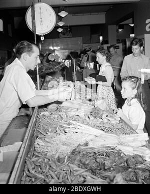 Negozio di alimentari, Shopping, 1942 Foto Stock