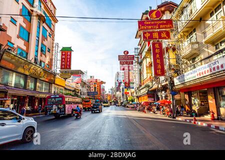 Vista sulla strada di Chinatown a Bangkok, Thailandia.