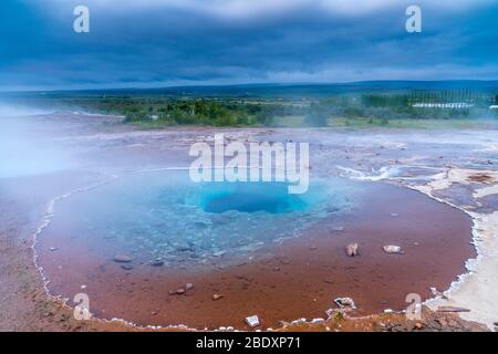 Blesi in una zona geotermica accanto al fiume Hvítá, regione meridionale, Islanda Foto Stock