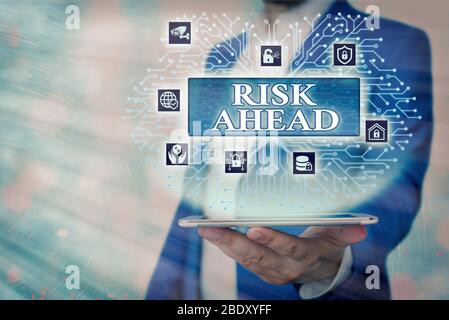 Segno di testo che mostra il rischio in anticipo. Business photo mostrando una probabilità o di minaccia di danno, responsabilità per lesioni e la perdita Foto Stock