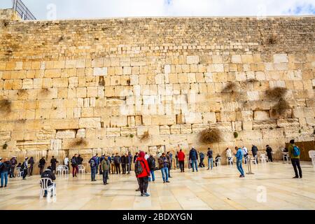 Ebraico ortodosso che prega al Muro Occidentale, Gerusalemme Israele. Foto Stock