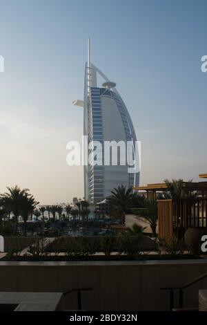 20 aprile 2018-Dubai Emirati Arabi Uniti : veduta panoramica del Burj al Arab trovato in Dubai Emirati Arabi Uniti, hotel di lusso del mondo Foto Stock
