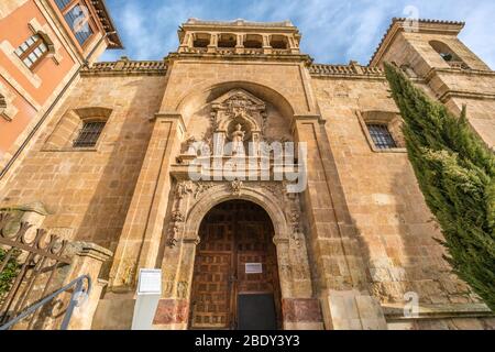 Salamanca, Spagna - 3 febbraio 2019 : Vista esterna della chiesa di San Millan. Edificio in stile romanico. Ospita un museo storico (Monumenta Salamanca) Foto Stock