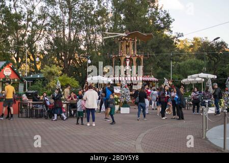 28 Novembre, 2019-BAGUIO CITY FILIPPINE : Burnham park a Baguio City decorate durante il tempo di Natale dove il turista e gli abitanti locali possono godere il Natale v Foto Stock