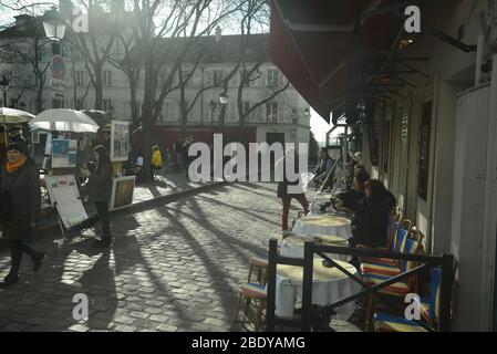 Cafe scena nel 18e Parigi, pasakdek Foto Stock