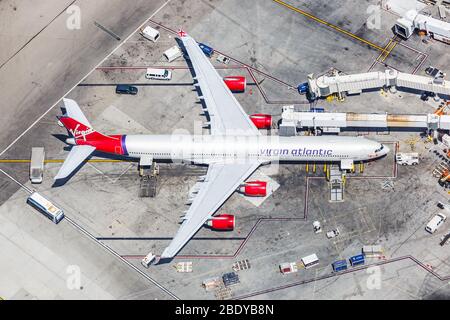 Los Angeles, California – 14 aprile 2019: Aeroplano Virgin Atlantic Airbus A340-600 all'aeroporto internazionale di Los Angeles (LAX) in California. Foto Stock