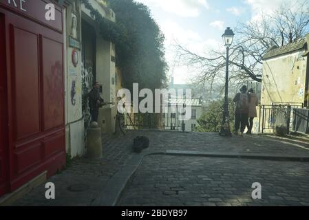 Musicista di strada nel 18e Parigi, pasakdek Foto Stock