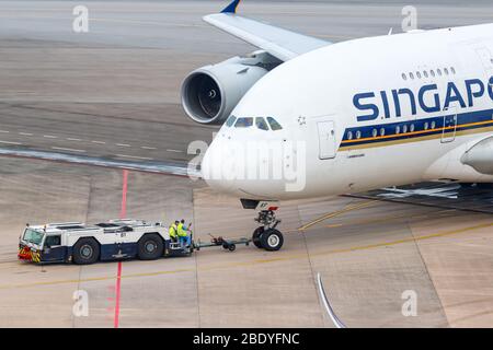 Changi, Singapore – 29 gennaio 2018: Aereo Airbus A380 di Singapore Airlines all'aeroporto Changi (SIN) di Singapore. Airbus è un manu europeo di aeromobili Foto Stock