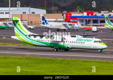 Tenerife, Spagna – 25 novembre 2019: Aereo Binter Canarias ATR 72-600 all'aeroporto di Tenerife Nord (TFN) in Spagna. Foto Stock