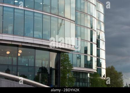 Luci serali Riverside More London Place, Riverside, London, SE1 2AF di Foster & Partners Arup Foto Stock