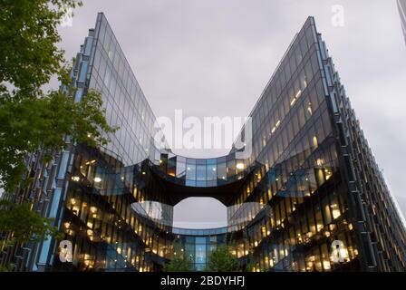 Luci serali Riverside More London Place, Riverside, London, SE1 2AF di Foster & Partners Arup Foto Stock