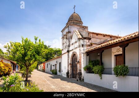 Ingresso principale della storica Hacienda Nogueras, Comala, Colima, Messico. Foto Stock