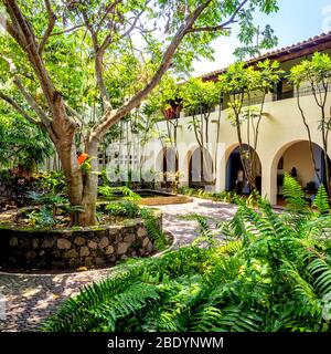 Patio interno di Hacienda Nogueras a Comala, Colima, Messico. Foto Stock