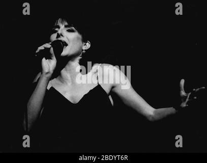 La cantante francese Liane Foly suona sul palco, 1994, Francia Foto Stock